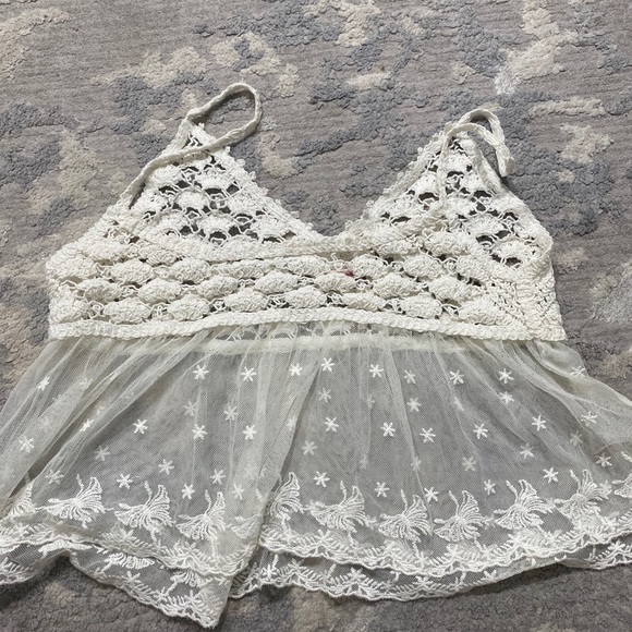Love Tree Happens White Lace and Crochet Crop Top Size Small EUC - Picture 4 of 6